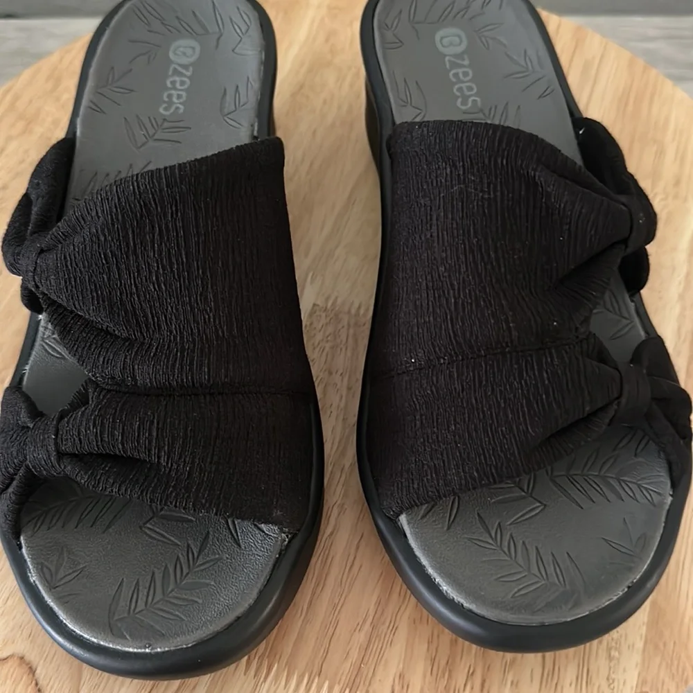 Bzees Smile More Bow-Strap Washable Sandal